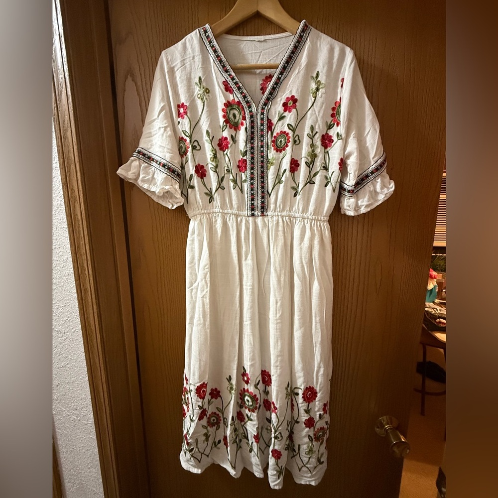 Floral Bohemian Embroidered White Cotton Dress Beautiful Detail, Great Condition